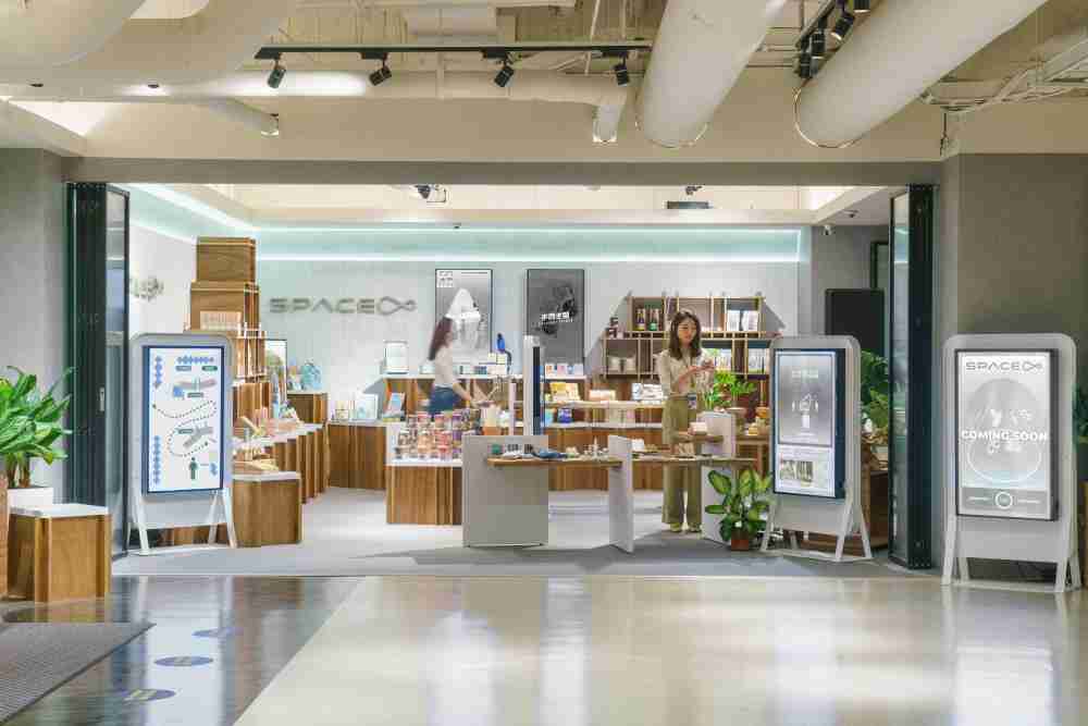 开云电子打造永续选物商店，，，，展示社企及社创商品，，，，结合创利空间所开发的智能零售系统，，整合多元产品信息，，，，让无人商店扮演公益行动的推手