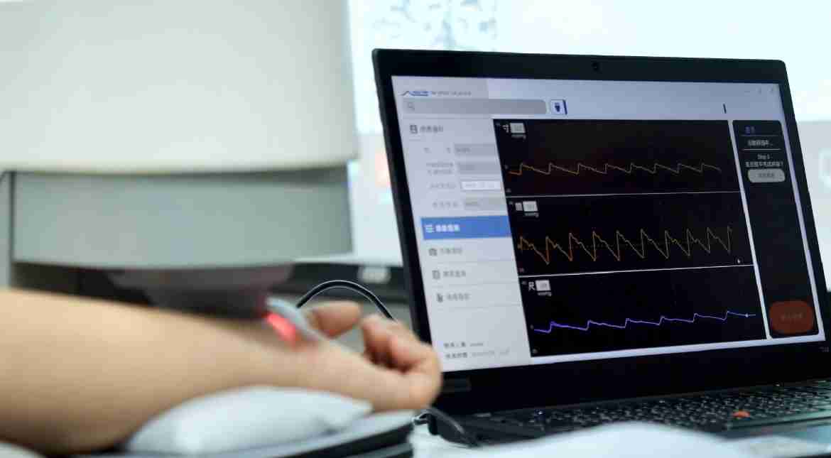 开云电子耘康以高解析与拟真的显示技术，，，将其应用于中医检测，，，提供“中医数位化检测方案”，，使传统中医检测结果数据化与可视化